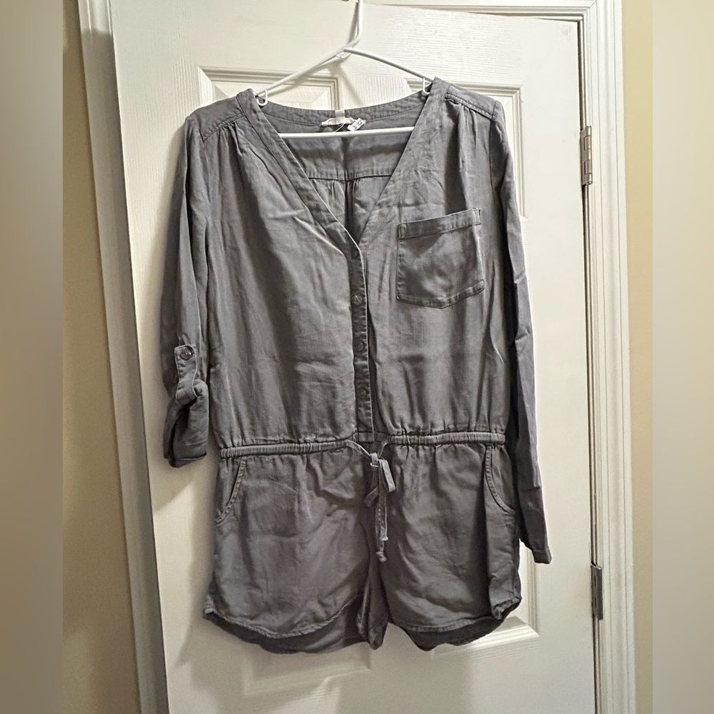EUC: On The Road Charcoal Button-Up, Cinched Waist Romper - Size Medium